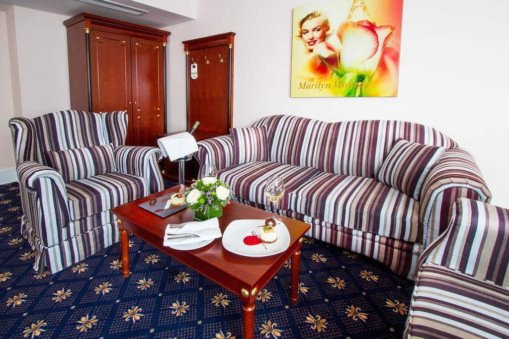 A Hoteli - Hotel Sloboda Šabac Quarto foto